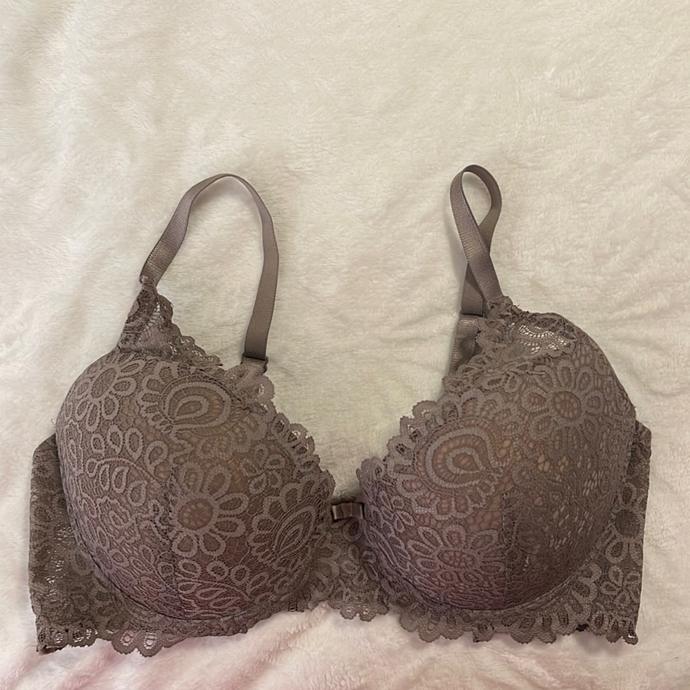 EUC Kathy Ireland Bra